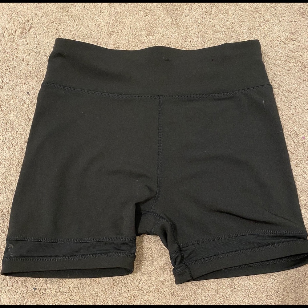 Bike shorts with mesh bottom